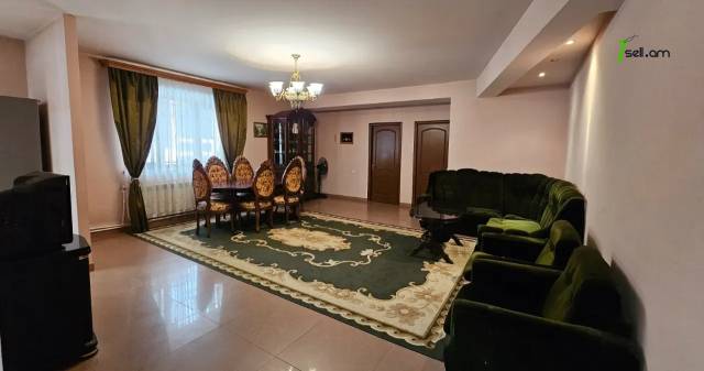 3 սենյականոց բնակարան Սունդուկյան փողոցում, 100 քմ, նախավերջին հարկ, կապիտալ վերանորոգված, քարե շենք