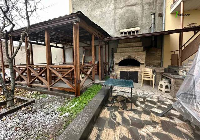 Մեկ հարկանի քարե տուն Ազատության պողոտայում Արաբկիրում, 150 ք.մ., կապիտալ վերանորոգված