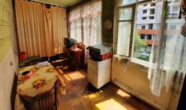 1 սենյականոց բնակարան Նիկողայոս Տիգրանյան փողոցում, 42 քմ, նախավերջին հարկ, քարե շենք