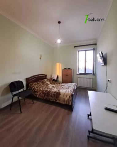 Բազմաֆունկցիոնալ գույք Գյուրջյան փողոցում Նոր Նորքում, 400 ք.մ.