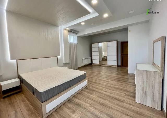 Երկու հարկանի տուն Էզրաս Հասրաթյան փողոցում Քանաքեռ Զեյթունում, 300 ք.մ., 3+ սանհանգույց