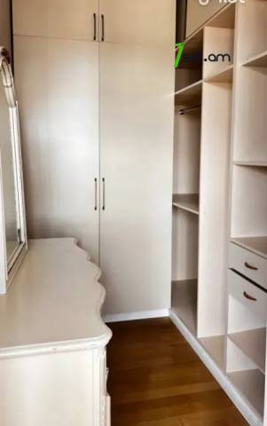 4 սենյականոց բնակարան նորակառույց շենքում Խաչատուր Աբովյանի փողոցում, 200 քմ, 2 սանհանգույց