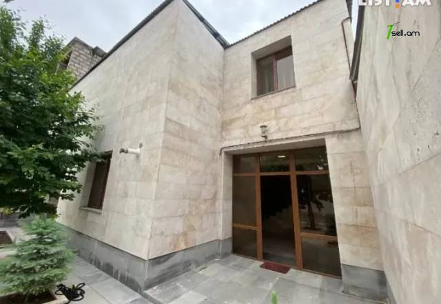 Երկու հարկանի քարե տուն Մարշալ Խուդյակովի փողոցում Ավանում, 252 քմ, 3+ սանհանգույց