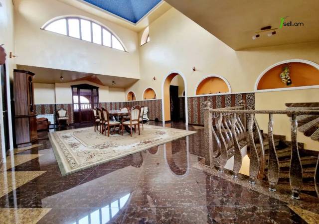 Երեք հարկանի քարե տուն, Համո Սահյան Արաբկիրում, 827 ք.մ., 3+ սանհանգույց, կապիտալ վերանորոգված