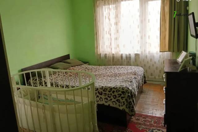 3 սենյականոց բնակարան Ծովակալ Իսակովի պողոտայում, 78 ք.մ., 3/9 հարկ, մի քանի պատշգամբ