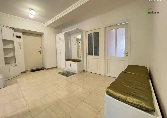 3 սենյականոց բնակարան Մեսրոպ Մաշտոցի պողոտայում, 100 քմ, 6/9 հարկ, 2 սանհանգույց, բարձր առաստաղներ