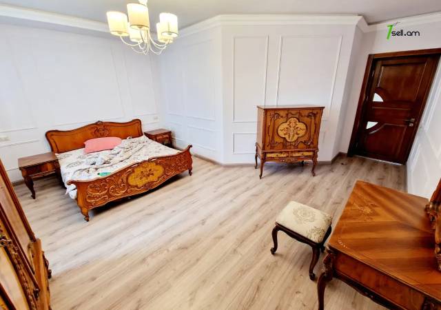 Չորս հարկանի տուն Առինջի 21-րդ փողոցում Առինջում, 950 ք.մ., 3+ սանհանգույց