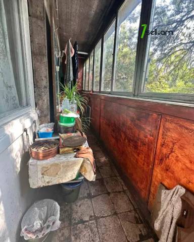 3 սենյականոց բնակարան Խորենացու փողոցում, 81 ք.մ., 3/5 հարկ, քարե շենք