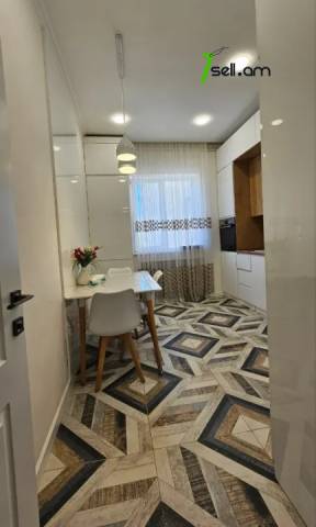 Երկու հարկանի տուն Դավիթ Բեկի փողոցում Էրեբունիում, 1400 քմ, կապիտալ վերանորոգված