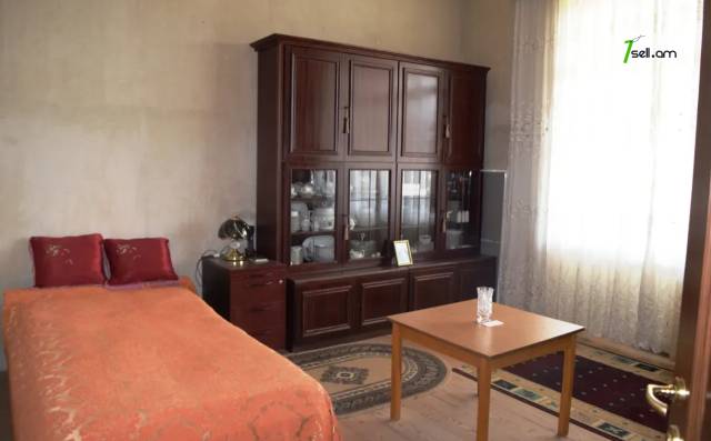 5 սենյականոց բնակարան Ավետիք Իսահակյանի փողոցում, 227 ք.մ., 2 սանհանգույց, բարձր առաստաղներ
