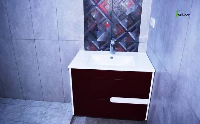 2 սենյականոց բնակարան Շիրակացու փողոցում, 70 քմ, 1/3 հարկ, կապիտալ վերանորոգված, քարե շենք