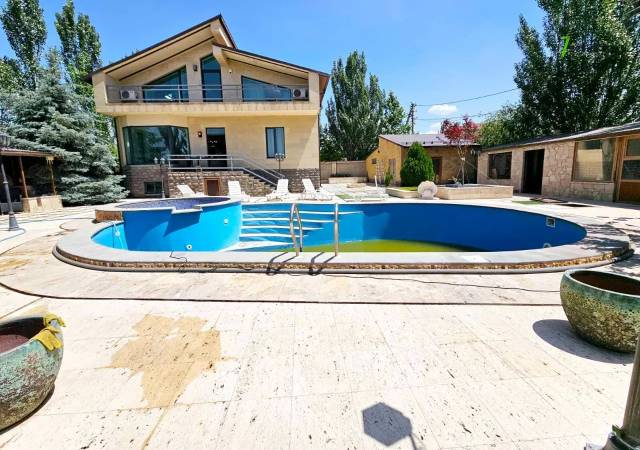 Երկու հարկանի տուն Մուշ 10-րդ փողոցում Քասախում, 1560 քմ, 3+ սանհանգույց, կապիտալ վերանորոգված