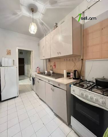 2 սենյականոց բնակարան Նոր Արեշի 22-րդ փողոցում, 50 քմ, 2/5 հարկ, կապիտալ վերանորոգված, քարե շենք