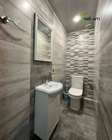 3 սենյականոց բնակարան Եզնիկ Կողբացու փողոցում, 130 քմ, 4/9 հարկ, 2 սանհանգույց, բարձր առաստաղներ