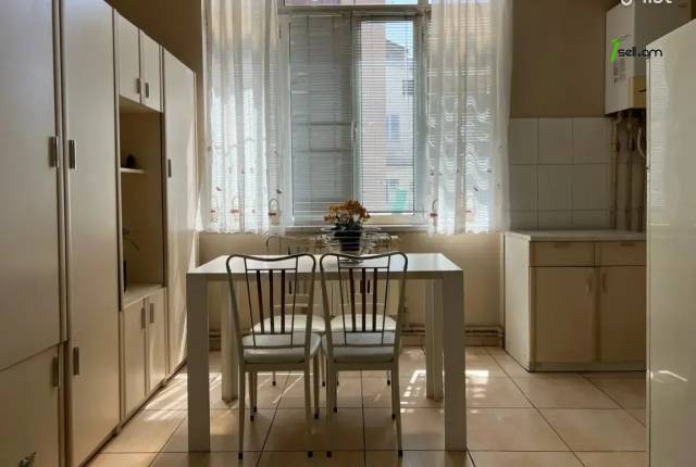 3 սենյականոց բնակարան Կիևյան փողոցում, 70 քմ, 2/5 հարկ, բարձր առաստաղներ, կապիտալ վերանորոգված