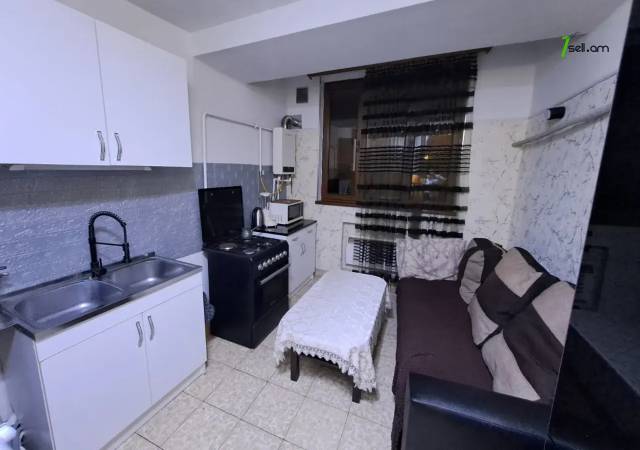 3 սենյականոց բնակարան Երվանդ Քոչարի փողոցում, 72 ք.մ., 4/9 հարկ, կապիտալ վերանորոգված