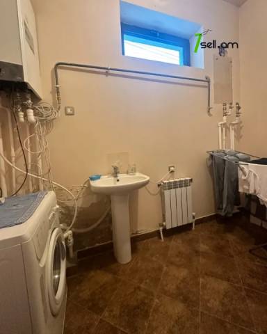 Մեկ հարկանի քարե տուն Բագրևանդի 42-րդ փողոցում Նոր Նորքում, 1100 քմ, 3+ սանհանգույց