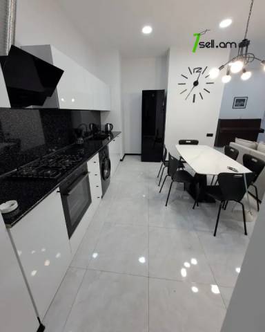 5 սենյականոց բնակարան Նալբանդյան փողոցում, 130 քմ, 1/3 հարկ, եվրովերանորոգված, քարե շենք