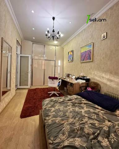 4 սենյականոց բնակարան Աղայան փողոցում, 125 ք.մ., 2 սանհանգույց, բարձր առաստաղներ, 2/5 հարկ