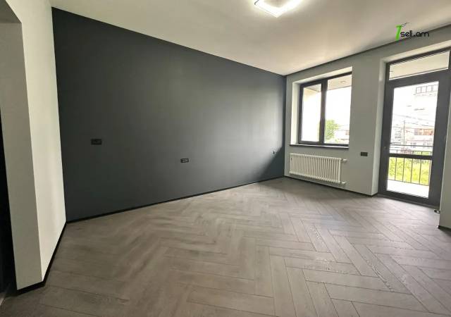 Երկու հարկանի քարե թաունհաուզ Էրեբունու փողոցում Էրեբունիում, 205 քմ, 2 սանհանգույց