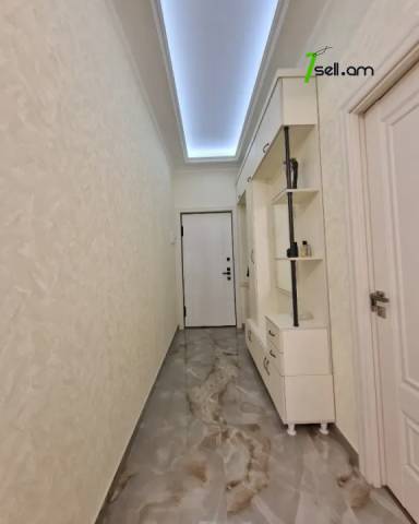 Երկու հարկանի քարե տուն Ժակ Իվ Կուստոյի փողոցում Էրեբունիում, 390 ք.մ., 3+ սանհանգույց