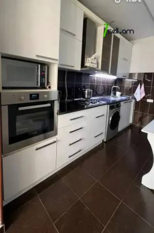 3 սենյականոց բնակարան, Աթոյան փողոցի նրբանցք, 64 ք.մ., նախավերջին հարկ, եվրովերանորոգված