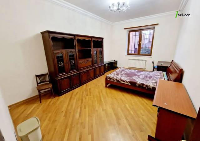 Երկու հարկանի քարե տուն Դավիթ Բեկի փողոցում Էրեբունիում, 1000 քմ, 3+ սանհանգույց