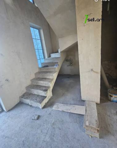 Երեք հարկանի թաունհաուզ Մուշի 2-րդ փողոցում Քասախում, 243 քմ, 3+ սանհանգույց