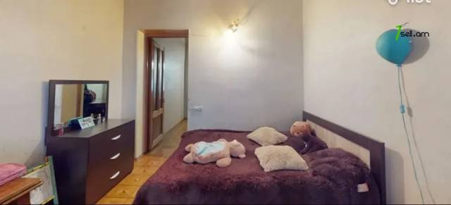 3 սենյականոց բնակարան Պարոնյան փողոցում, 95 ք.մ., 2/4 հարկ, կոսմետիկ վերանորոգում, քարե շենք