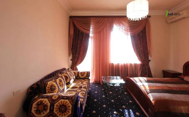 Երեք հարկանի քարե տուն Սևքարեցի Սաքոյի փողոցում Արաբկիրում, 600 ք.մ., 3+ սանհանգույց