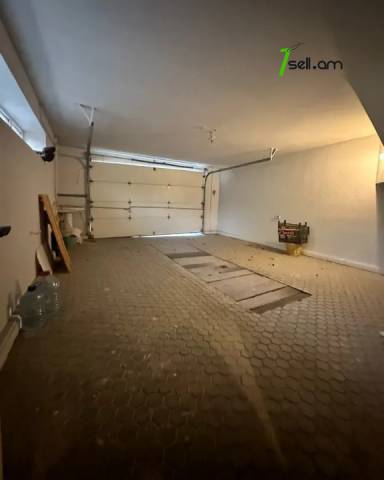 Երկու հարկանի քարե տուն Դավիթ Բեկի փողոցում Էրեբունիում, 250 քմ, 3+ սանհանգույց, եվրովերանորոգված