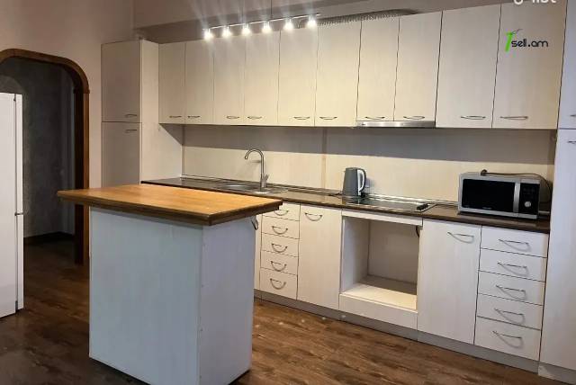 2 սենյականոց բնակարան նորակառույց շենքում Ադոնցի փողոցում, 78 ք.մ., բարձր առաստաղներ, 5/16 հարկ