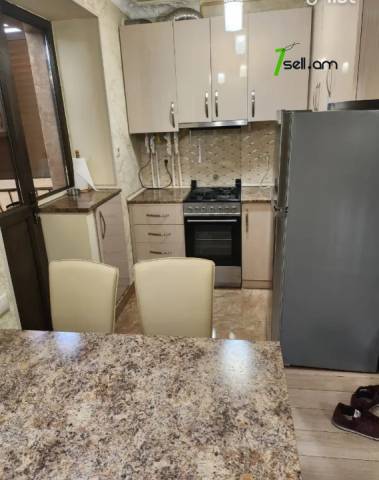2 սենյականոց բնակարան Կոմիտասի պողոտայում, 55 ք.մ., 3/5 հարկ, եվրովերանորոգված, քարե շենք