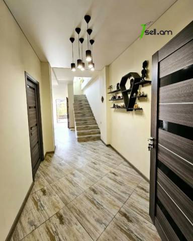 Երկու հարկանի քարե տուն Նոր-Արեշի 46 փողոցում Էրեբունիում, 172 քմ, 2 սանհանգույց