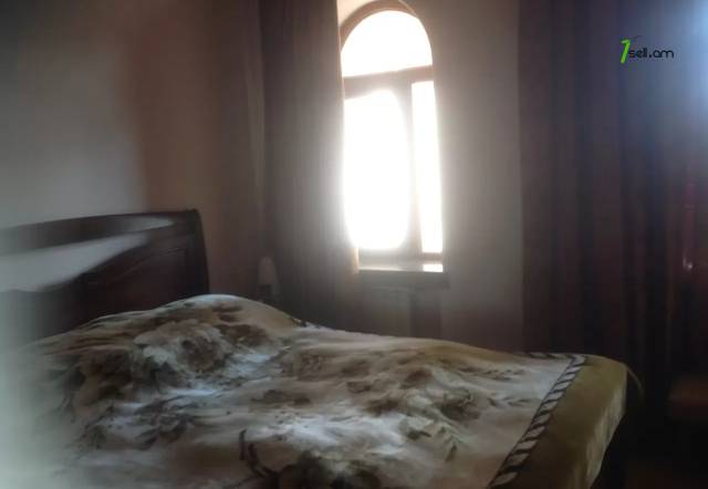 Երկու հարկանի քարե տուն Վարշավյան փողոցում Քանաքեռ Զեյթունում, 800 ք.մ., կապիտալ վերանորոգված