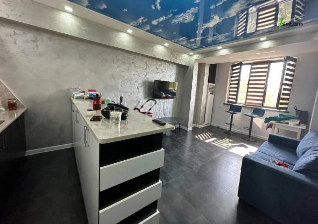 2 սենյականոց բնակարան Ադմիրալ Իսակովի պողոտայում, 40 ք.մ., 2/10 հարկ, կապիտալ վերանորոգված