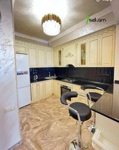 2 սենյականոց բնակարան նորակառույց շենքում Արամ Խաչատրյան փողոցում, 70 ք.մ., բարձր առաստաղներ