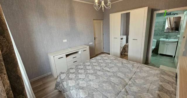 Երկու հարկանի քարե տուն Նվեր Սաֆարյան փողոցում Ավանում, 729 ք.մ., 3+ սանհանգույց