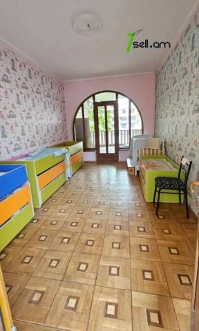 Բազմաֆունկցիոնալ գույք Ազատության պողոտայում Արաբկիրում, 900 քմ