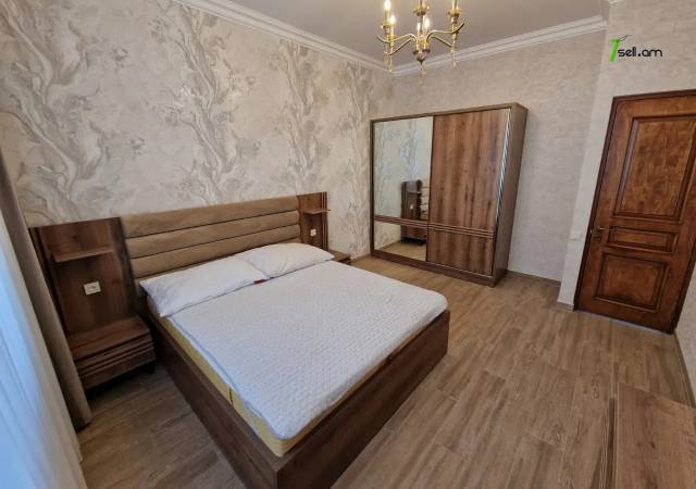 Երկու հարկանի թաունհաուզ, Գ-1 թաղամաս Աջափնյակում, 400 ք.մ., 2 սանհանգույց, կապիտալ վերանորոգված