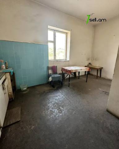 Երկու հարկանի քարե տուն Ոսկերիչների փողոցում կենտրոնում, 337 ք.մ.