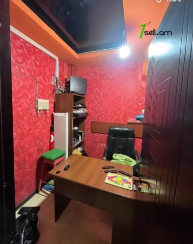 Բազմաֆունկցիոնալ գույք Աբովյան փողոցում կենտրոնում, 170 ք.մ.