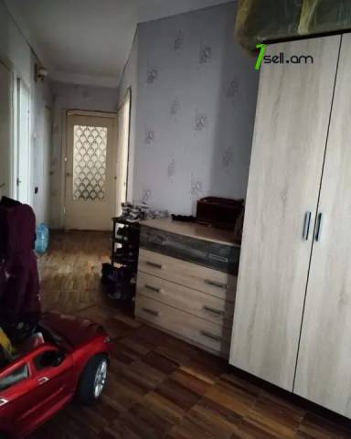 3 սենյականոց բնակարան, 16 թաղամաս, 85 ք.մ., 14/16 հարկ, մի քանի պատշգամբ