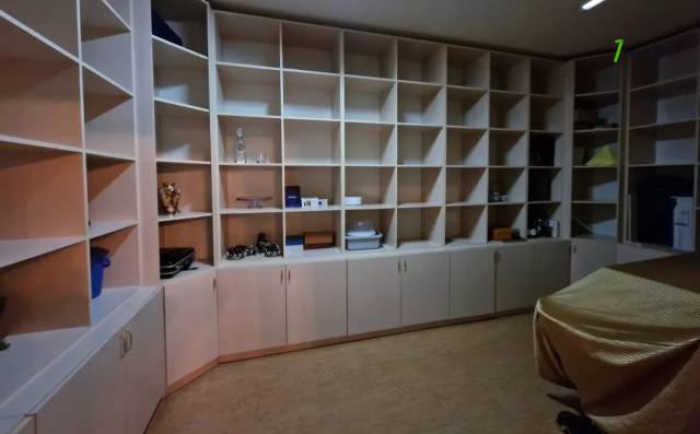 Երեք հարկանի քարե տուն, Ձոր 1 թաղամաս Դավիթաշենում, 800 ք.մ., 3+ սանհանգույց, կապիտալ վերանորոգված