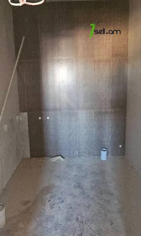 Երեք հարկանի քարե տուն Խաչատուր Աբովյանի 21-րդ փողոցում Առինջում, 1360 ք.մ., 3+ սանհանգույց