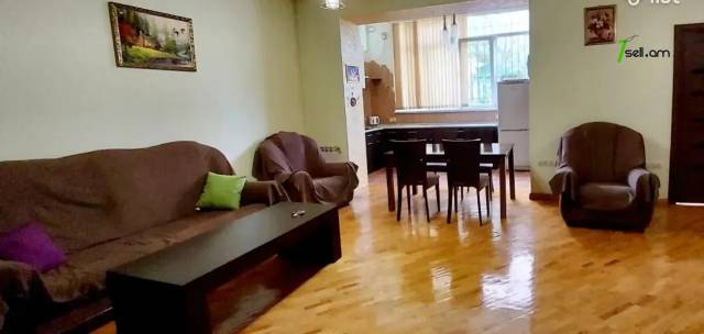 2 սենյականոց բնակարան Նաիրի Զարյան փողոցում, 58 ք.մ., բարձր առաստաղներ, 1/4 հարկ, եվրովերանորոգված