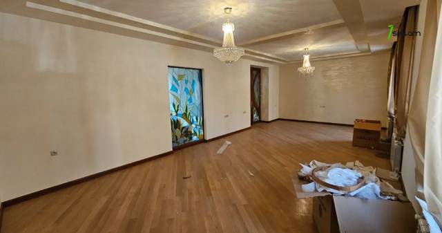 Երկու հարկանի քարե տուն Հայրիկ Մուրադյան փողոցում Արաբկիրում, 460 քմ, 3+ սանհանգույց