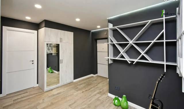 3 սենյականոց բնակարան Սարյան փողոցում, 77 ք.մ., դիզայներական ոճով վերանորոգված, քարե շենք