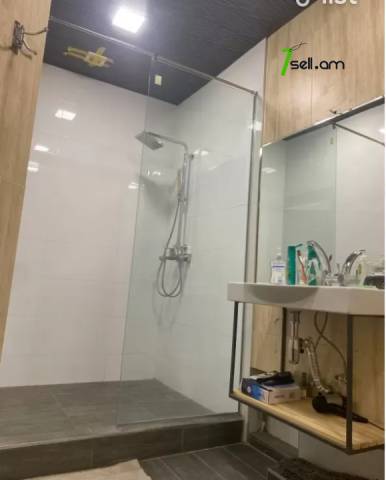 4 սենյականոց բնակարան Հովհաննես Թումանյանի փողոցում, 148 ք.մ., բարձր առաստաղներ