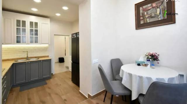 3 սենյականոց բնակարան Կոմիտասի պողոտայում, 88 քմ, նախավերջին հարկ, բարձր առաստաղներ